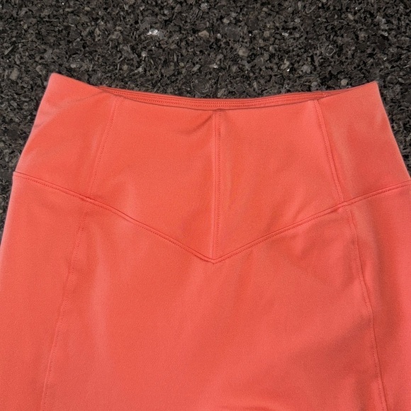 Le Ore Coral Mesh Inset Leggings - Picture 4 of 7